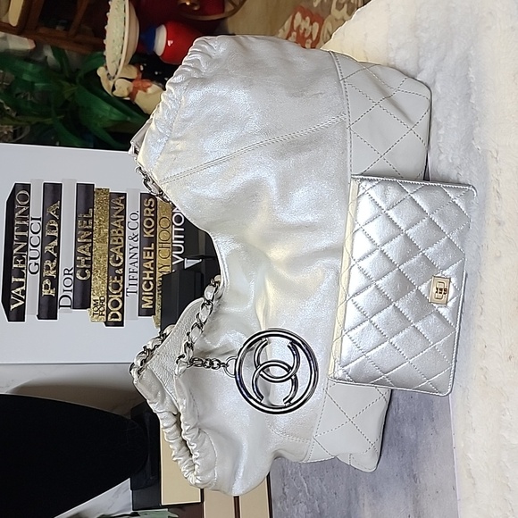 Authentic Chanel wallet - Picture 17 of 17